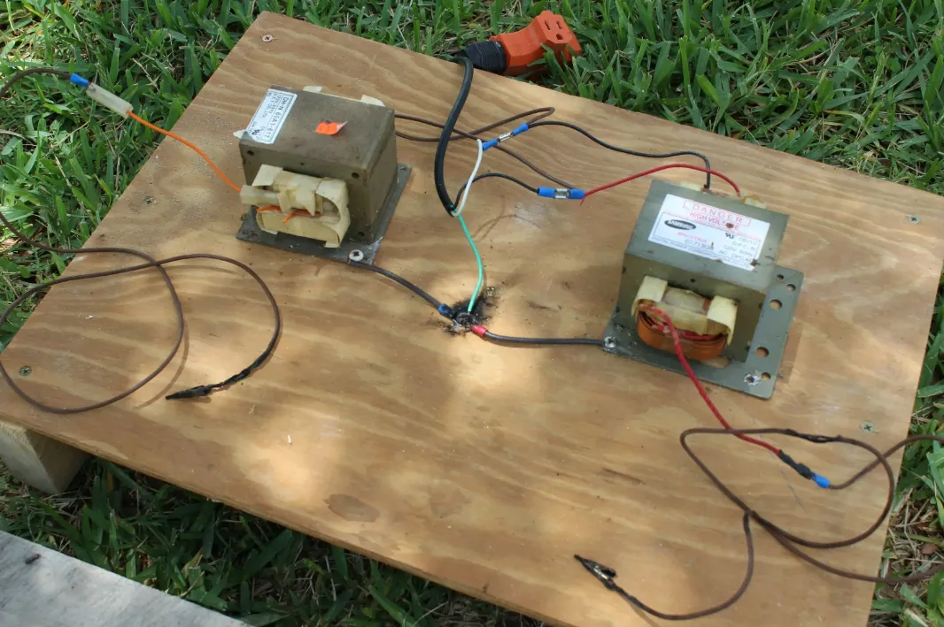 Lichtenberg Wood Burning Machine